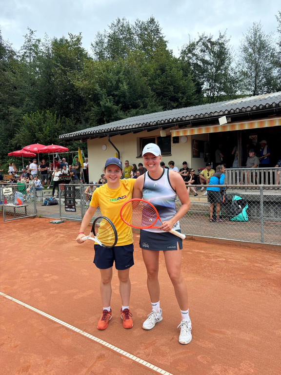 Damen Einzel links Siegerin Isabella R__scher aus Alberschwende und rechts Finalistin Vanessa Hartmann aus Riefensberg.jpeg