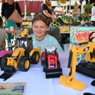 Kinder haben den Kirchplatz fest im Griff