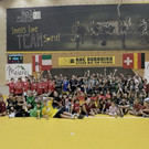 Turnierfotos mit allen Teams.jpg