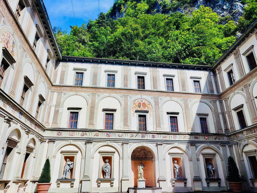 Palast_Innenhof_Hohenems_c_Gottfried Techt .jpg