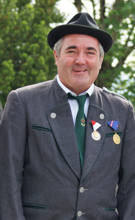 Obmann Lothar Gunz _KB-Buch_.JPG