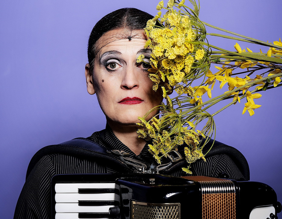pressebild_carmela_de_feo_gross_blond_erfolgreich_hochformat_2_harald_hoffmann.jpg