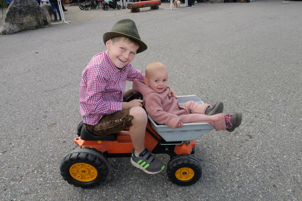 P1012268 Luca und Harmony.JPG