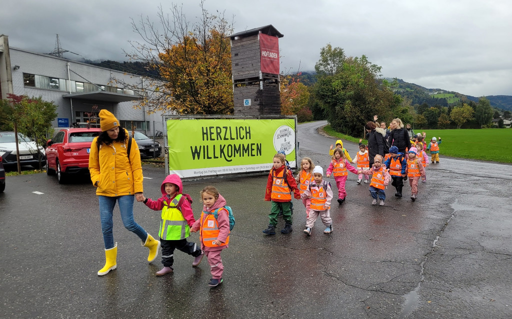 Prinz OBSTHOF F__hrung mit Kindergarten Dorf 10-10-2024 _1_.jpg