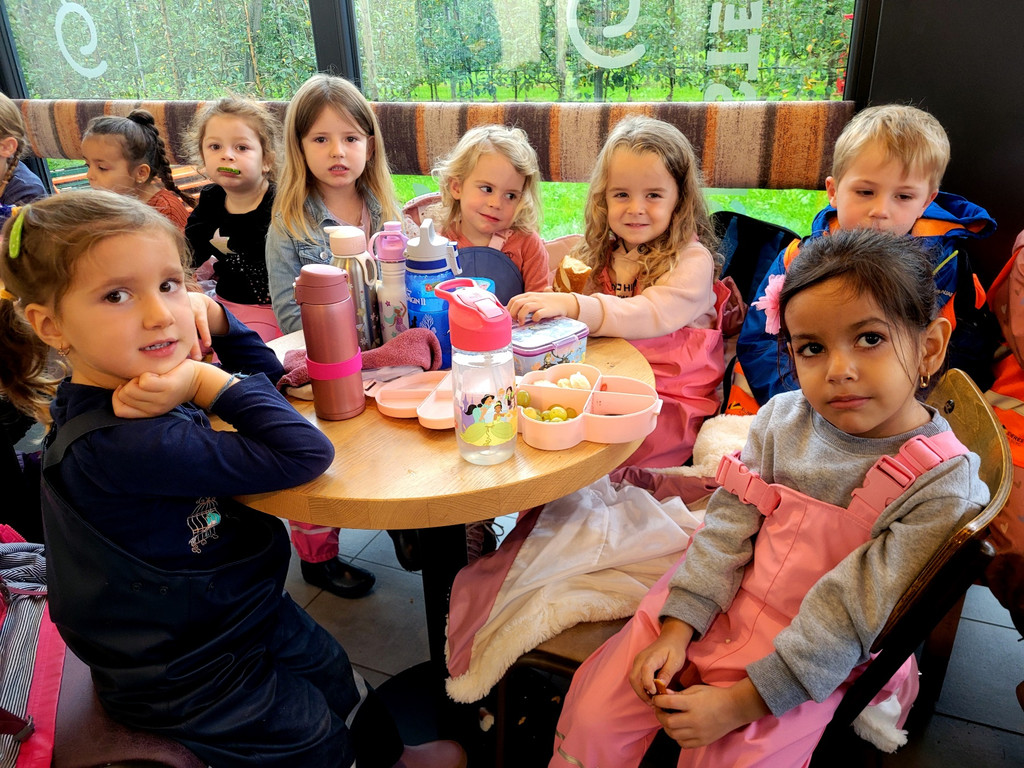 Prinz OBSTHOF F__hrung mit Kindergarten Dorf 10-10-2024 _6_.jpg