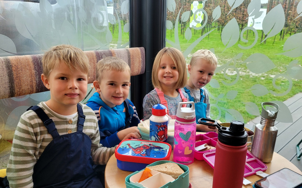 Prinz OBSTHOF F__hrung mit Kindergarten Dorf 10-10-2024 _7_.jpg