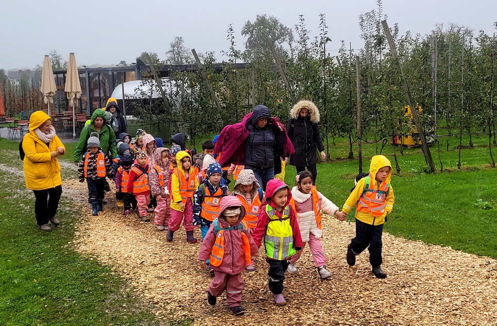Prinz OBSTHOF F__hrung mit Kindergarten Dorf 10-10-2024 _8_.jpg