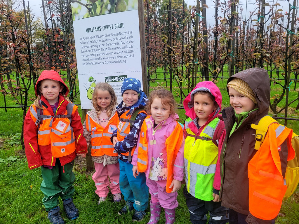Prinz OBSTHOF F__hrung mit Kindergarten Dorf 10-10-2024 _3_.jpg