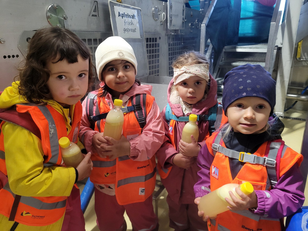 Prinz OBSTHOF F__hrung mit Kindergarten Dorf 10-10-2024 _19_.jpg