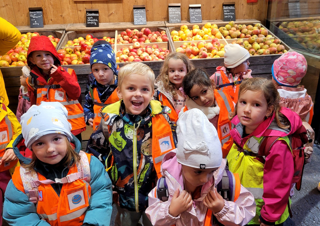 Prinz OBSTHOF F__hrung mit Kindergarten Dorf 10-10-2024 _25_.jpg