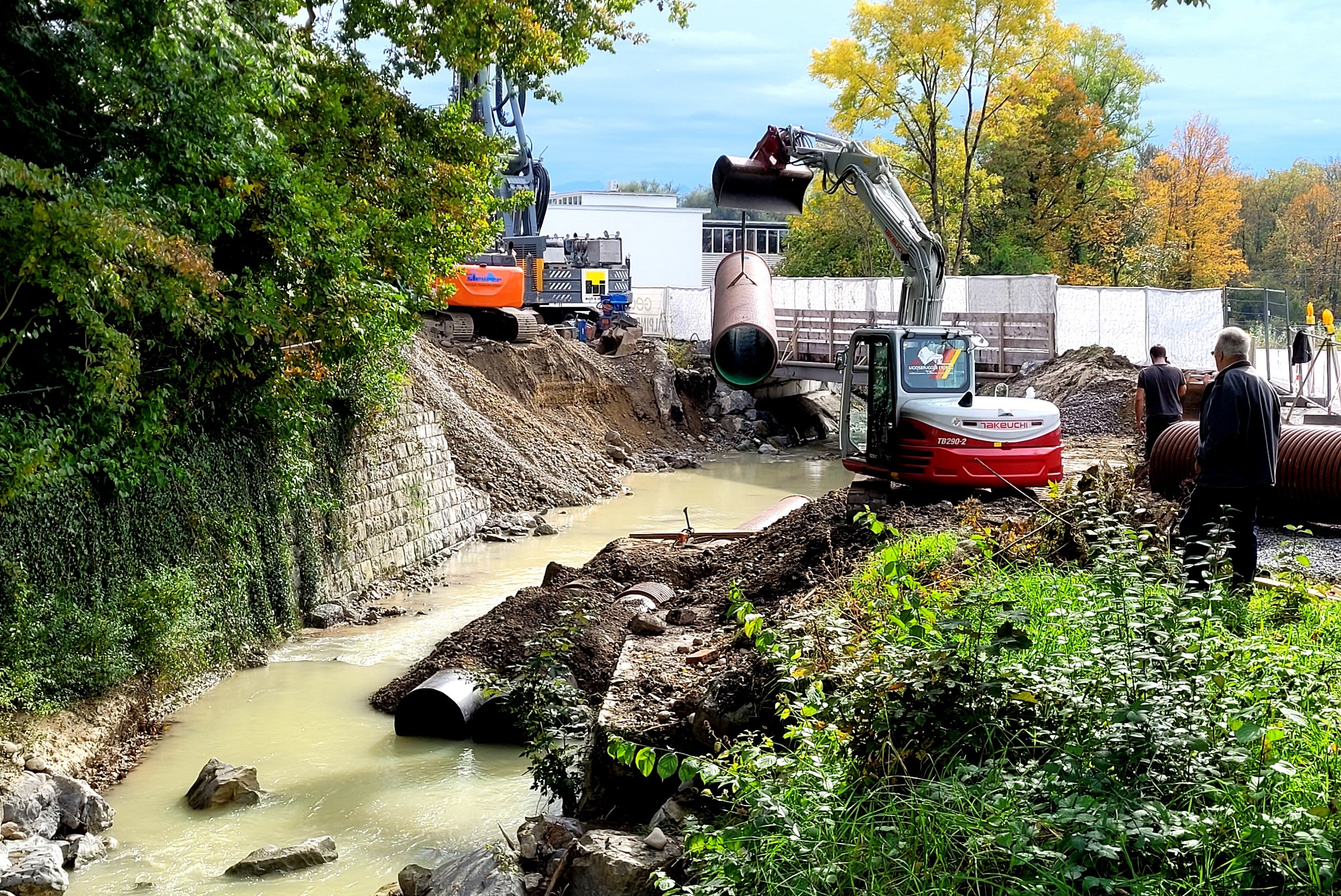 BU 1 NEUBAU Ruggbach HOCHWASSERSCHUTZ BA 8 BR__CKE NEU L190 Baustart Bericht Oktober 2024 _2_.jpg