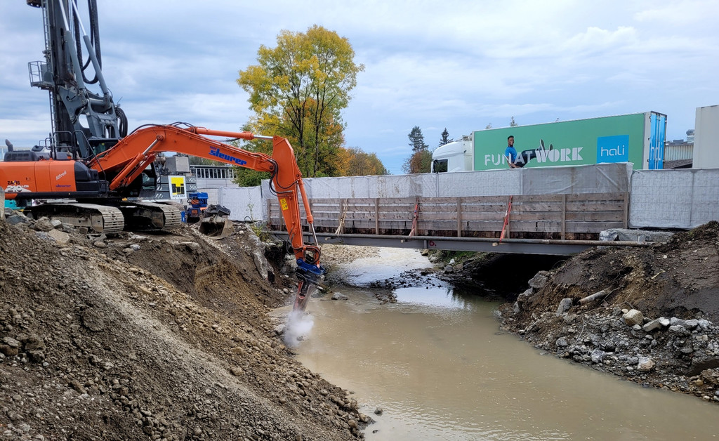 BU 1 NEUBAU Ruggbach HOCHWASSERSCHUTZ BA 8 BR__CKE NEU L190 Baustart Bericht Oktober 2024 _7_.jpg