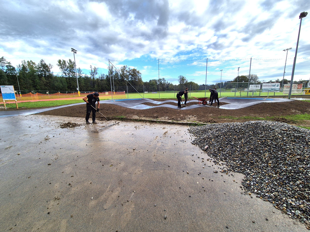 Pumptrack Mittelschuleklasse.jpg