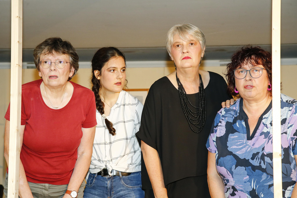 Theatergruppe_Ma__der_DREIERPACK_058.jpg