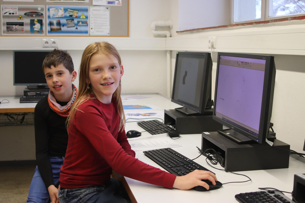 Foto 5 - Manche Sch__ler fanden den Informatikraum am besten.JPG