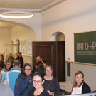 Foto 10 - Am Infopoint wurden Fragen beantwortet.JPG