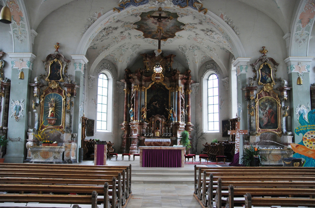 stadtpfarrkirche_innen01.jpg