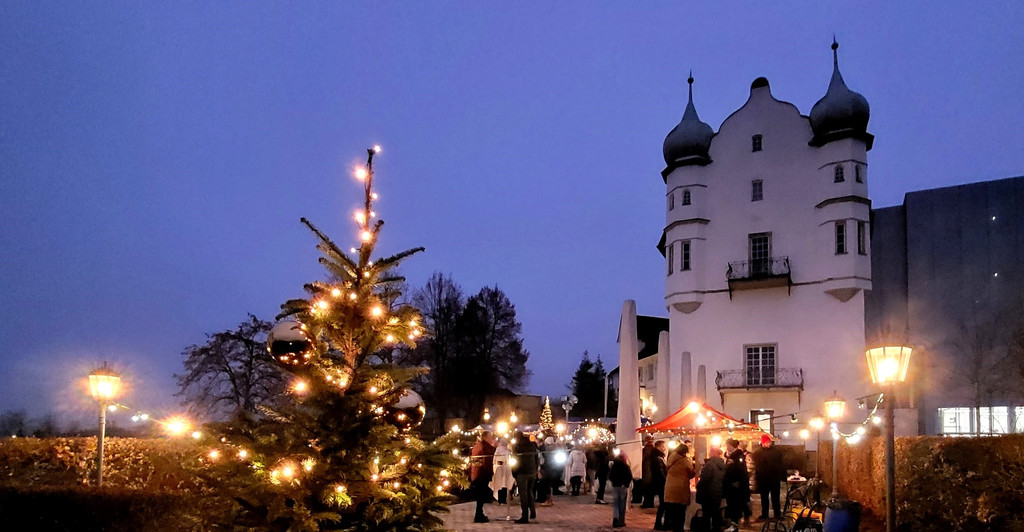 BU 1 Lochau Schloss Hofen WEIHNACHTSMARKT Symbolfoto EINLADUNG Dezember 2024 _1_.jpg