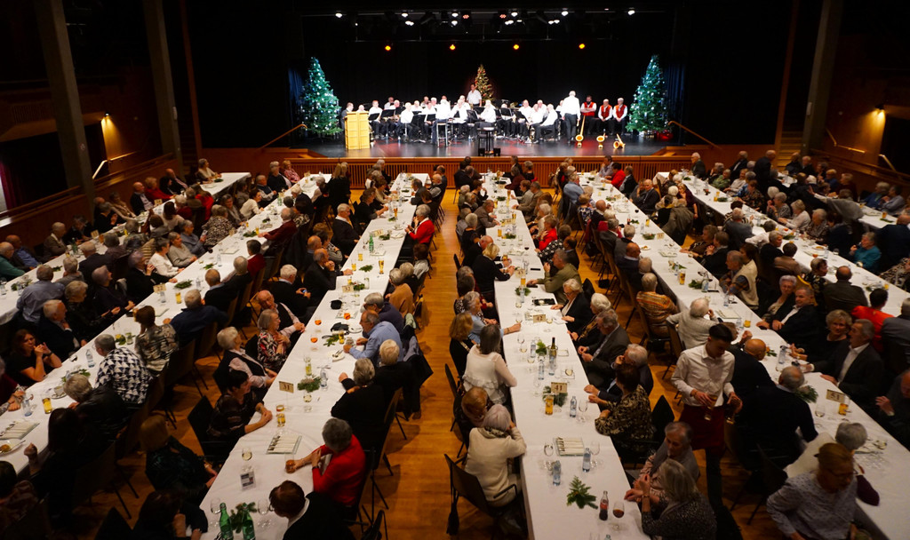 DSC00107 volles Haus.JPG