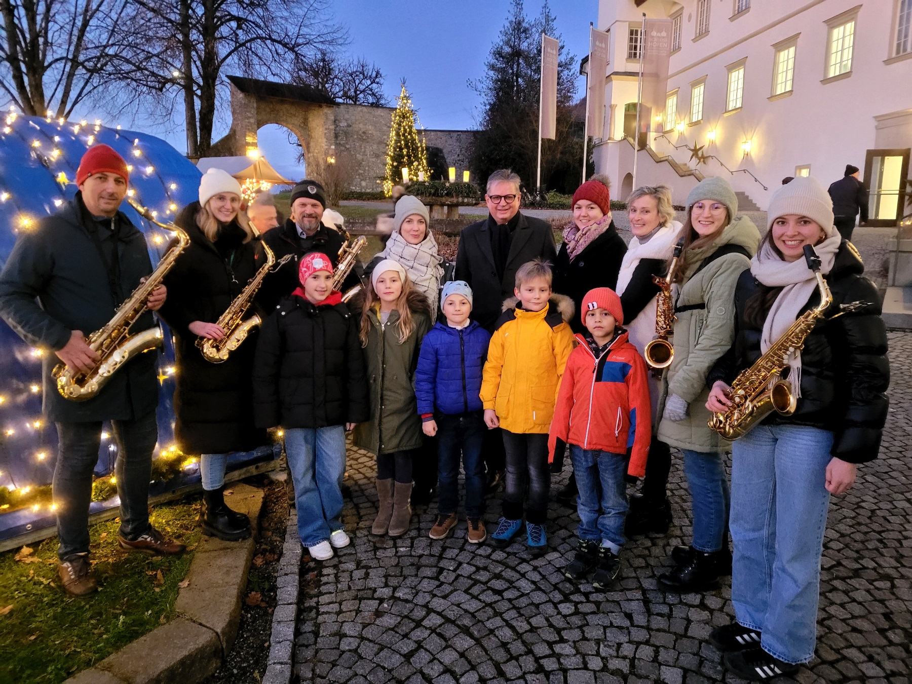 Schloss Hofen WEIHNACHTSMARKT A Ansichten und Team 15-12-2024 _3_.jpg