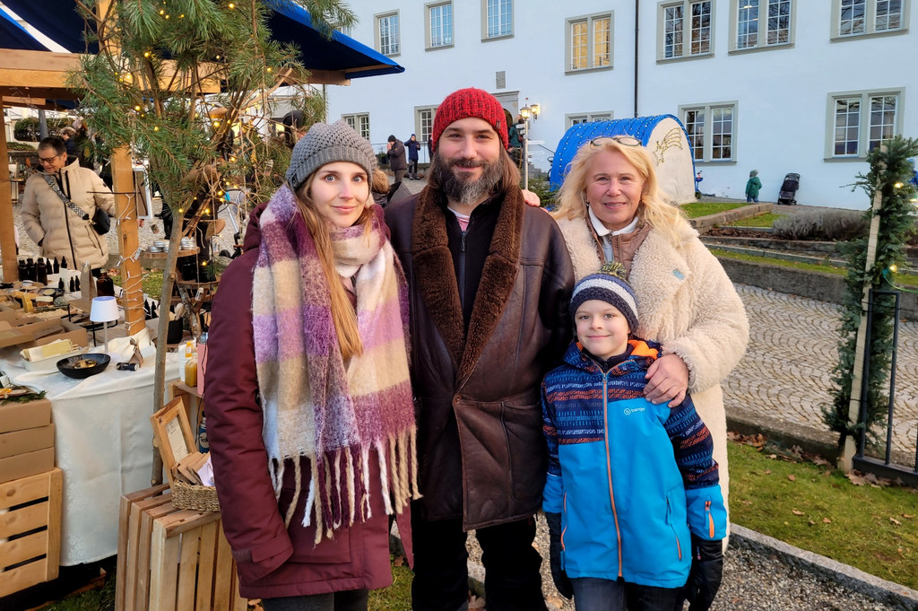 Schloss Hofen WEIHNACHTSMARKT B Besucher 15-12-2024 _14_.jpg