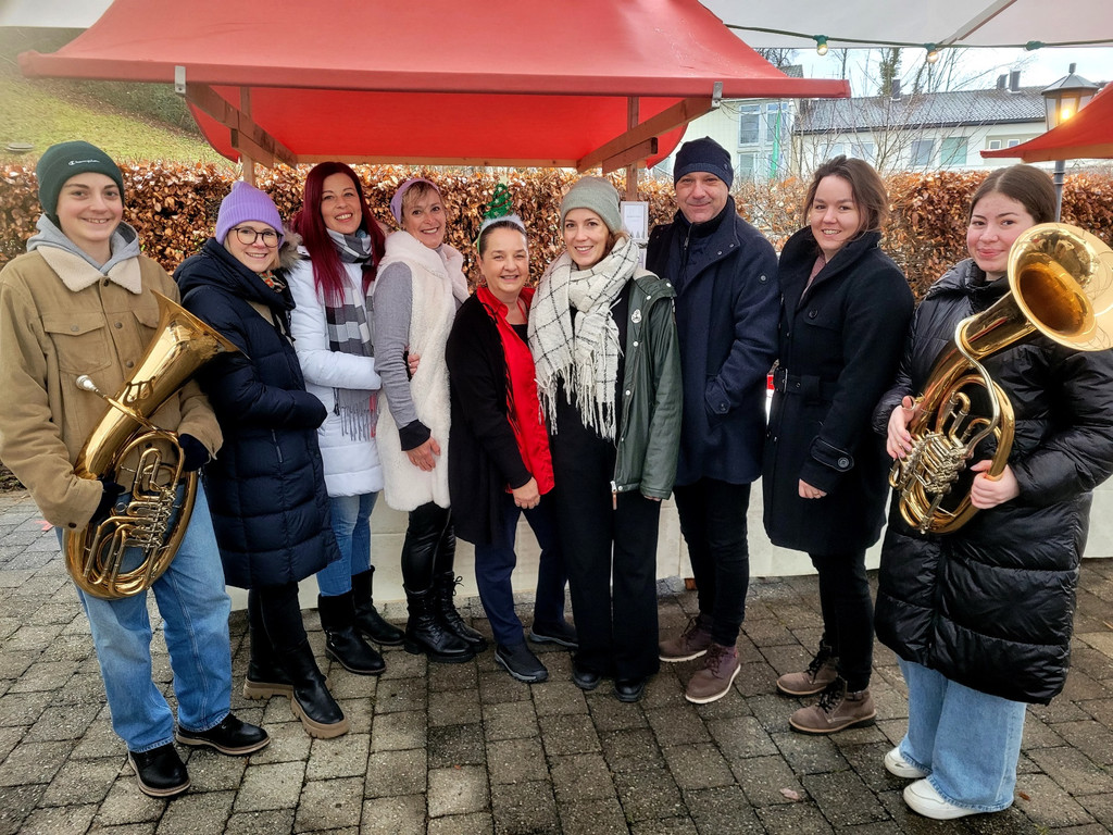 Schloss Hofen WEIHNACHTSMARKT A Ansichten und Team 15-12-2024 _11_.jpg