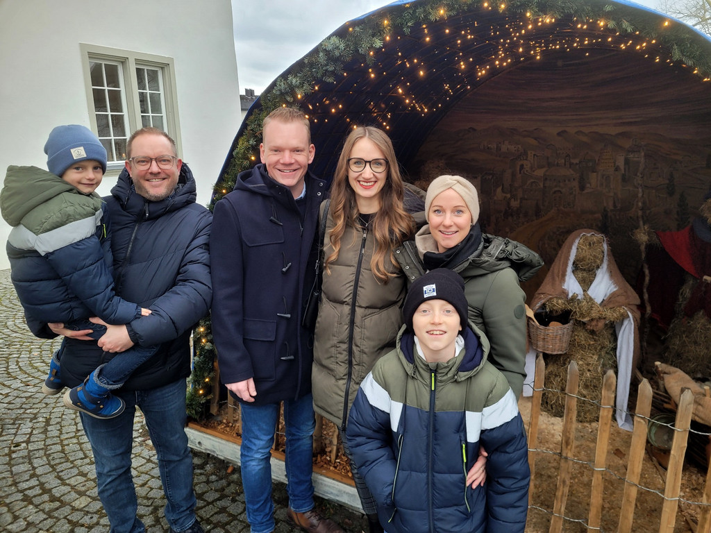 Schloss Hofen WEIHNACHTSMARKT B Besucher 15-12-2024 _2_.jpg