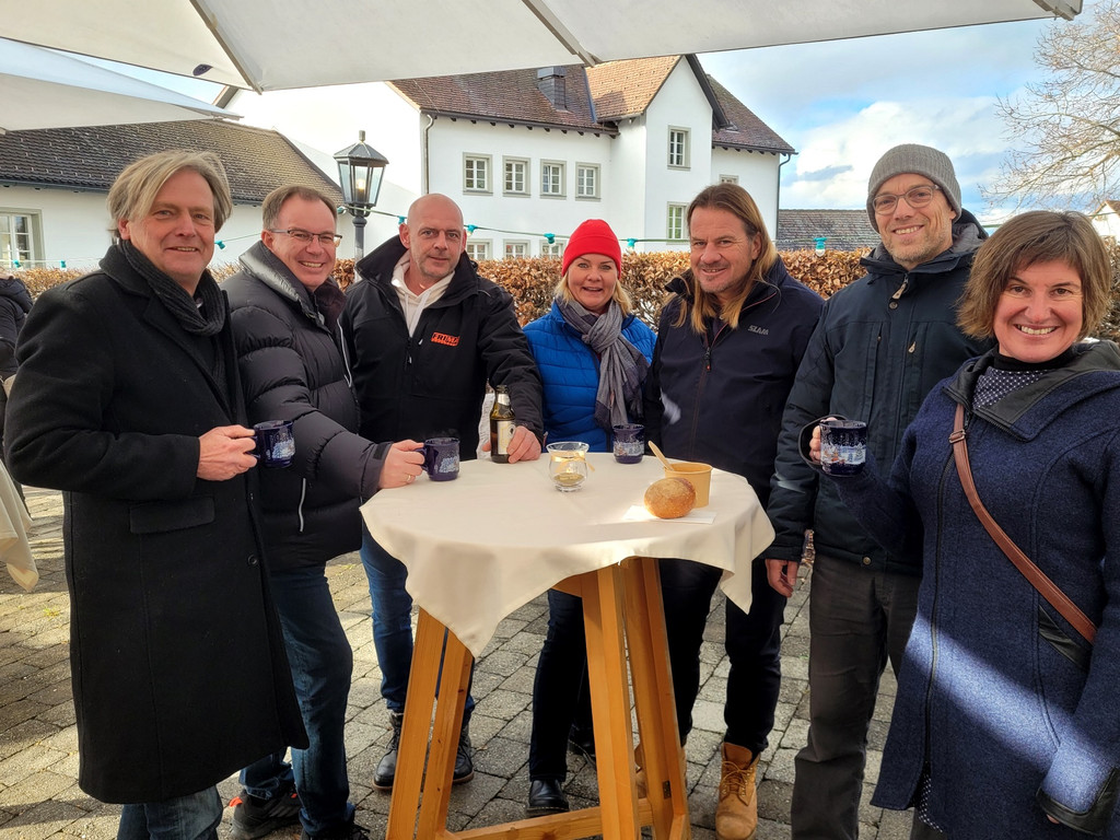 Schloss Hofen WEIHNACHTSMARKT B Besucher 15-12-2024 _21_.jpg