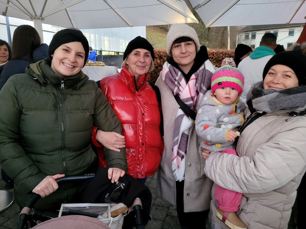 Schloss Hofen WEIHNACHTSMARKT B Besucher 15-12-2024 _25_.jpg