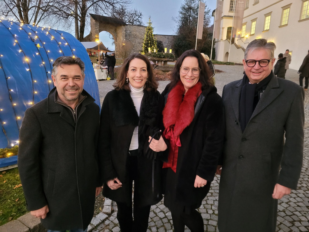 Schloss Hofen WEIHNACHTSMARKT B Besucher 15-12-2024 _28_.jpg