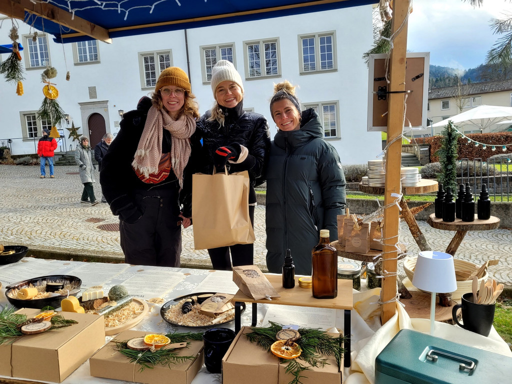 Schloss Hofen WEIHNACHTSMARKT B Besucher 15-12-2024 _31_.jpg
