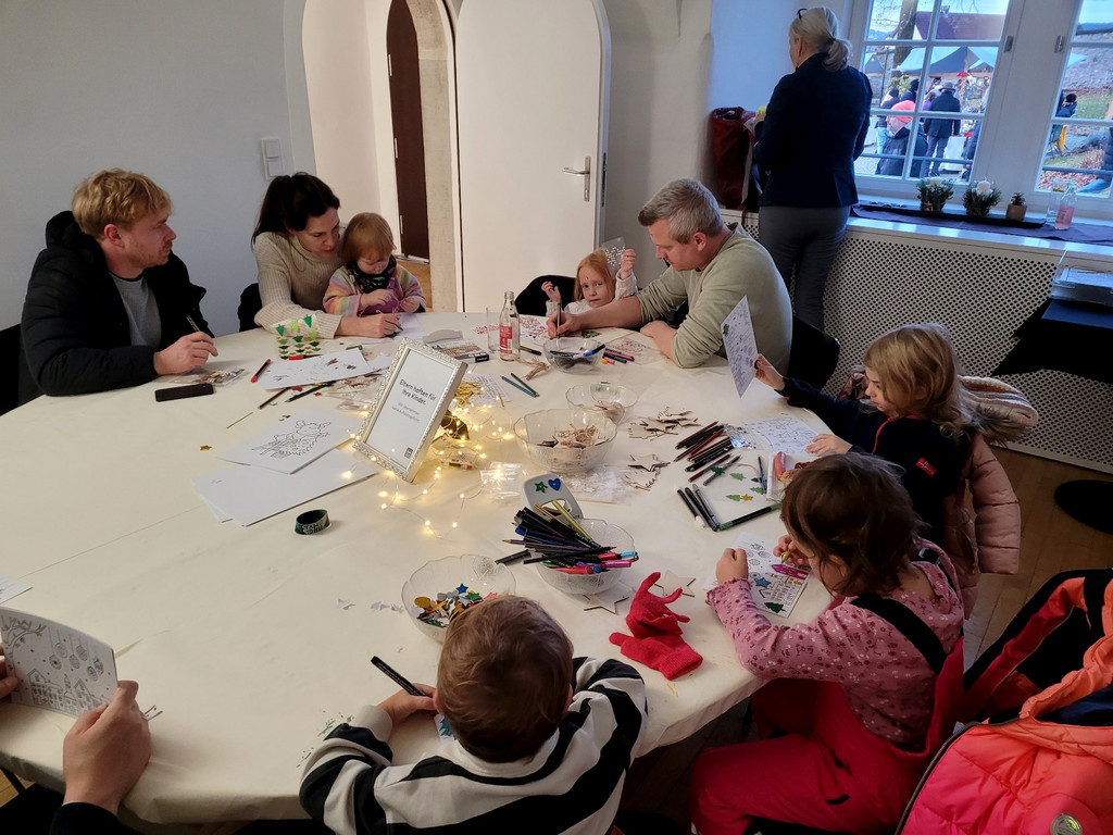 Schloss Hofen WEIHNACHTSMARKT B Besucher 15-12-2024 _17_.jpg