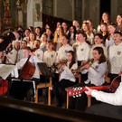 Foto 7 - Musikkoordinatorin Melanie Graber-Schmelzenbach und ihre Musiksch__ler.jpg