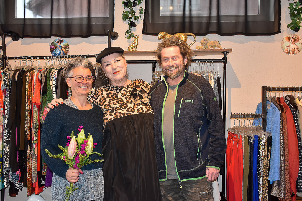 Neuer__ffnung Blumiges Kleiderzimmer-12.jpg