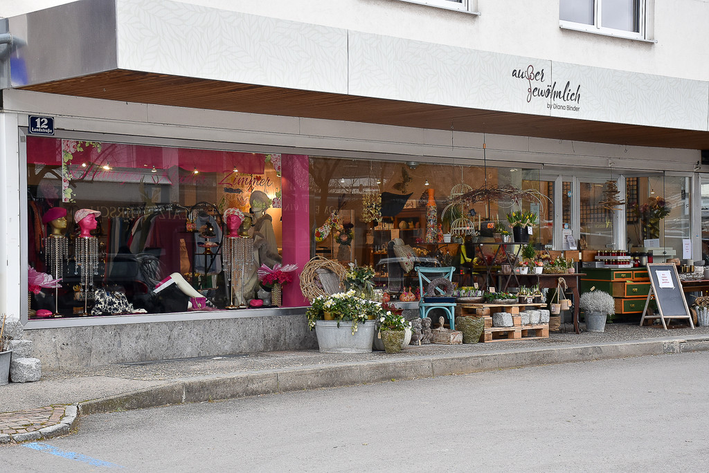 Neuer__ffnung Blumiges Kleiderzimmer-14.jpg