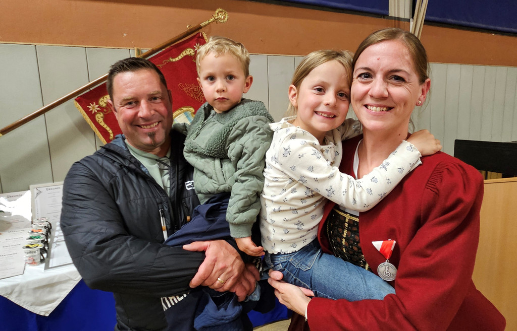 Musikverein Fr__hlingskonzert C EHRUNGEN plus ABZEICHEN JUGEND 26-04-2025 _5_.jpg