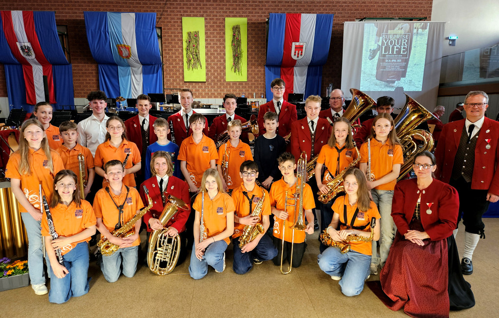 Musikverein Fr__hlingskonzert C EHRUNGEN plus ABZEICHEN JUGEND 26-04-2025 _9_.jpg