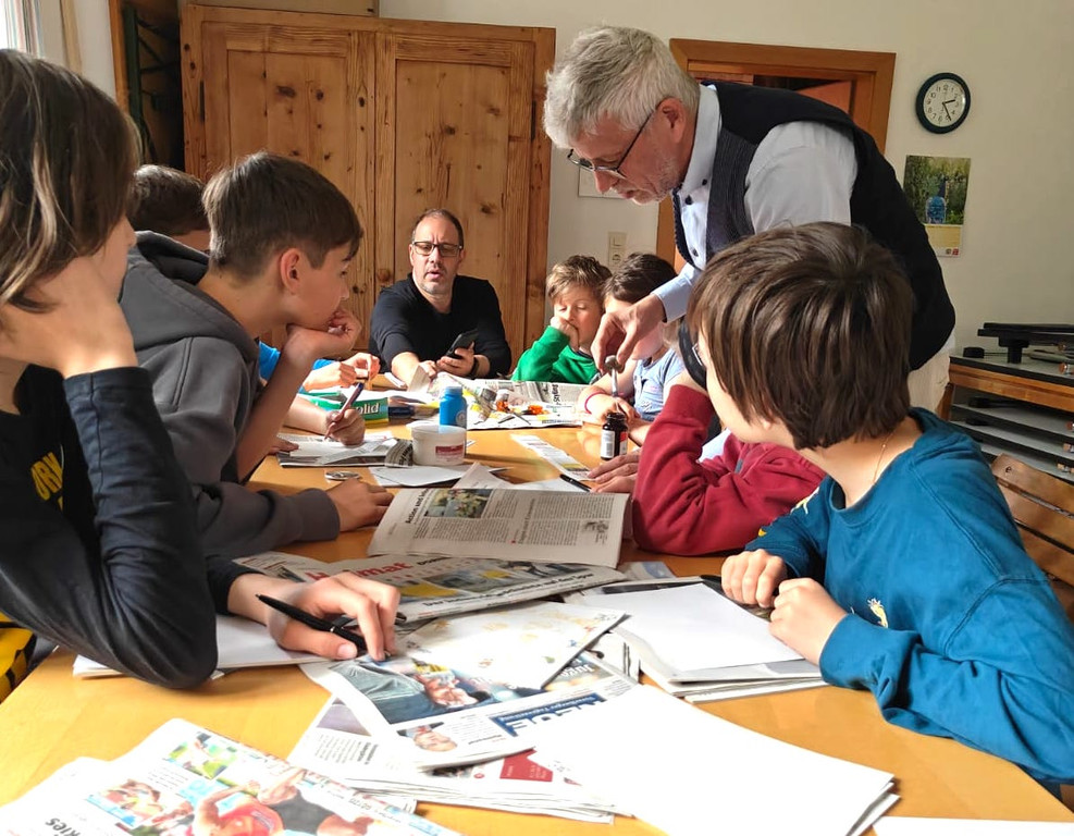 The-Magic-Lodge-Jugendworkshop-Zeitungen.jpg
