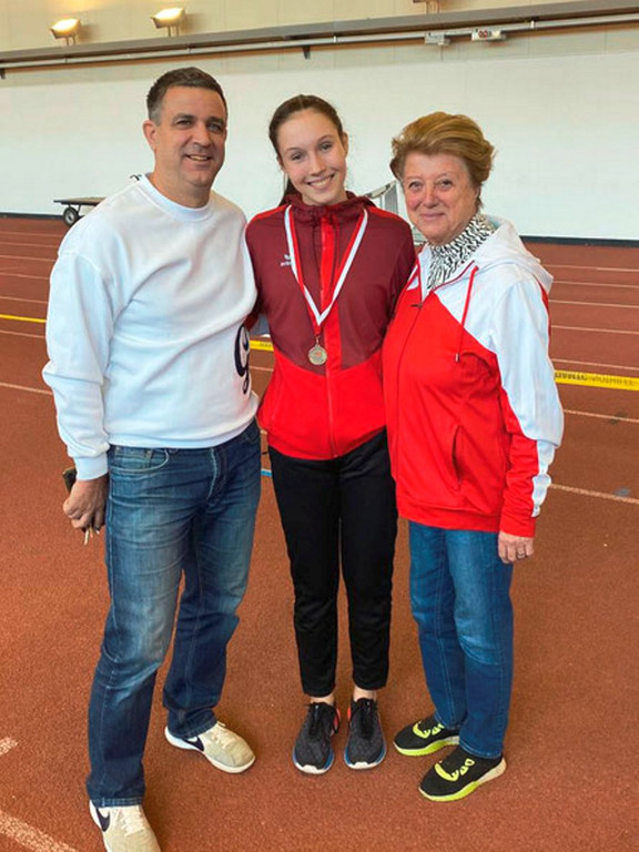 Lochau VOL LEICHTATHLETIK Trainingslager Anna Lena Mager mit Gerhalter und Benning __LV U18 100m J__nner 2025.jpg