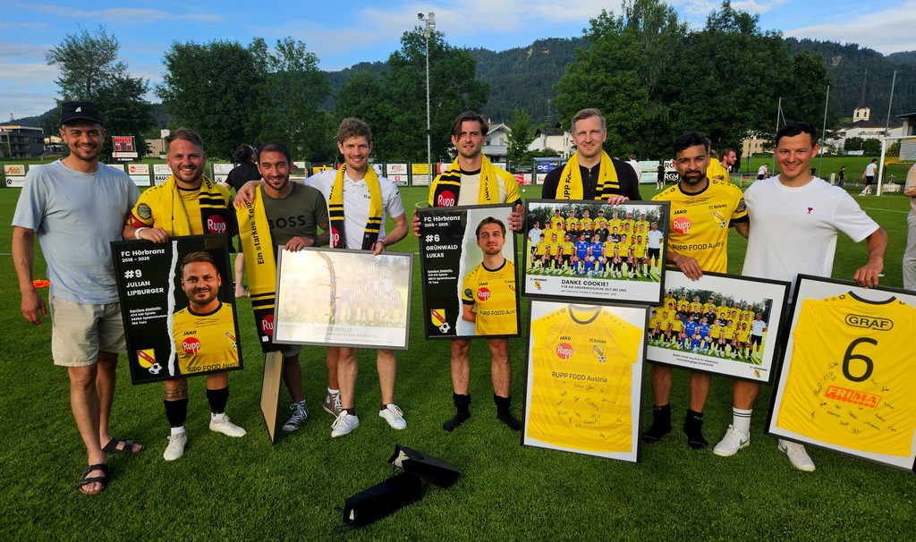 H__rbranz FUSSBALL Kampfmannschaft A ABSCHIED Trainer und Spieler 31-05-2025 _12_.jpg