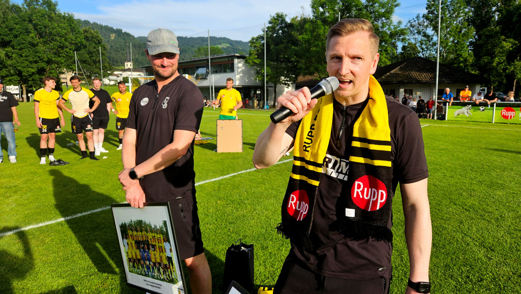H__rbranz FUSSBALL Kampfmannschaft A ABSCHIED Trainer und Spieler 31-05-2025 _11_.jpg