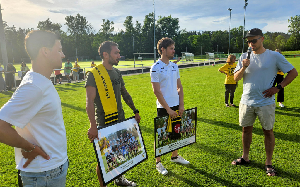 H__rbranz FUSSBALL Kampfmannschaft A ABSCHIED Trainer und Spieler 31-05-2025 _14_.jpg