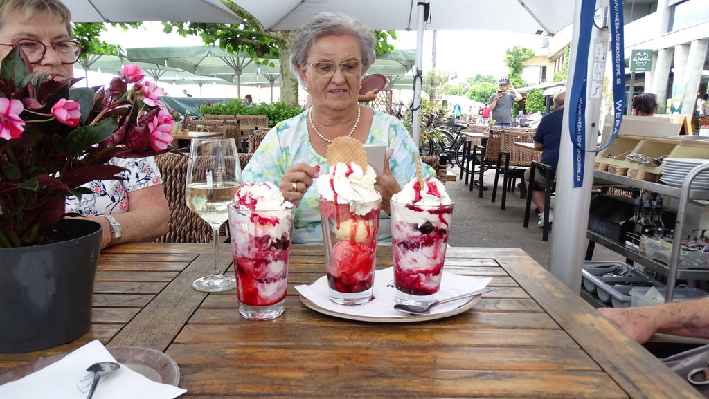 johanna mit eis.jpg