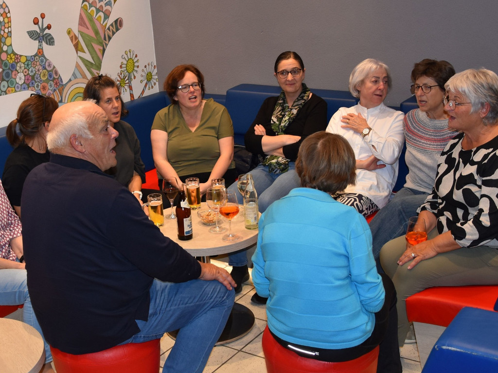 Am Abend wurde in Lindenberg bei Gesang und Gespr__chen die Gemeinschaft gepflegt.jpg