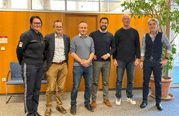 N Vertreter_innen von Stadtpolizei BH und Bundespolizei beim Austausch im Bludenzer Austausch.jpg