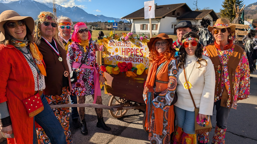 20260207_12_Fasnatumzug-Hippies.jpg