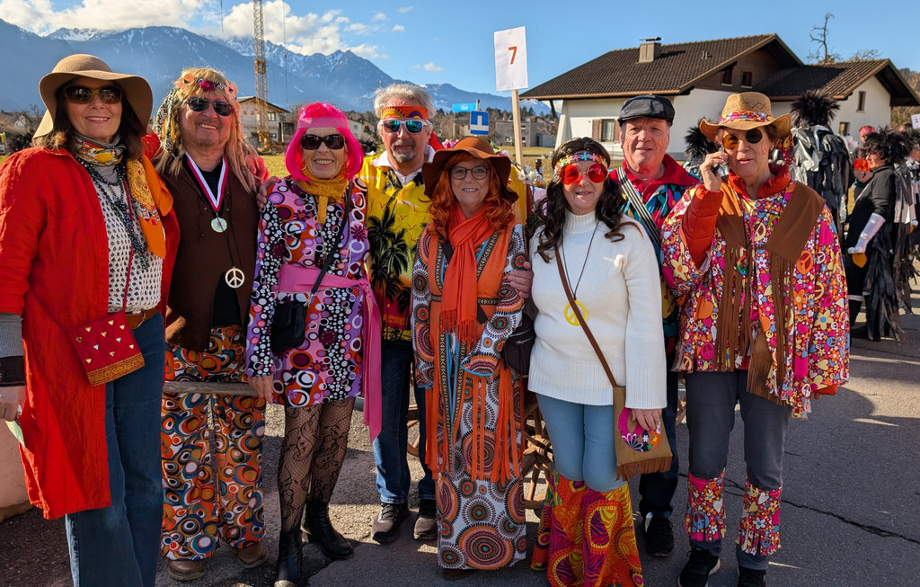 20260207_05_Fasnatumzug-Hippies.jpg