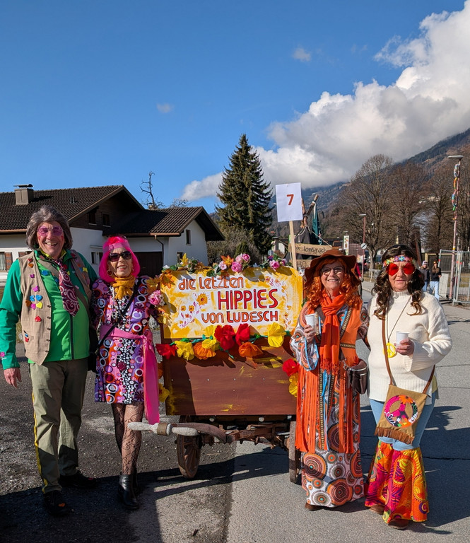 20260207_04_Fasnatumzug-Hippies.jpg