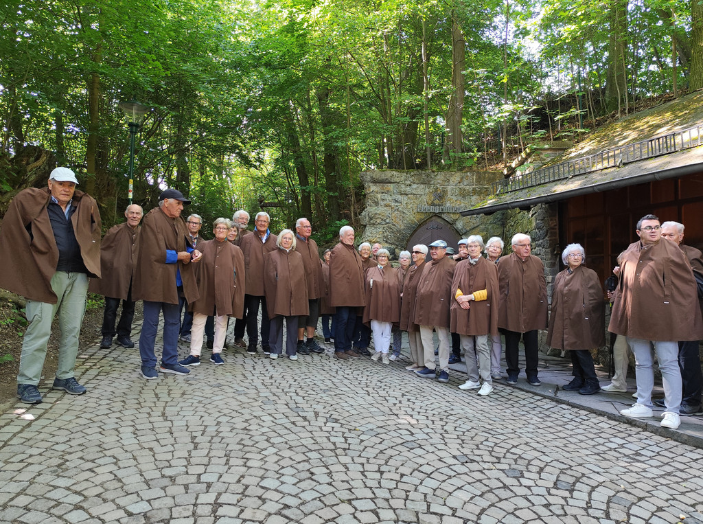 vor den Feengrotten.jpg