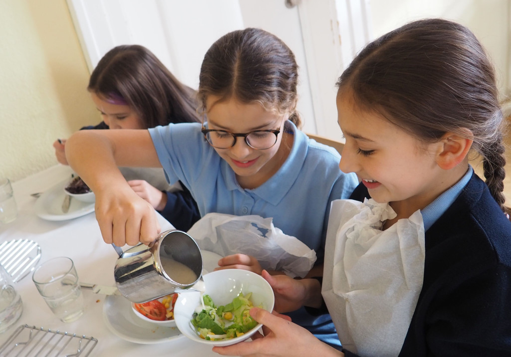 Mittagessen_Speisesaal.jpg